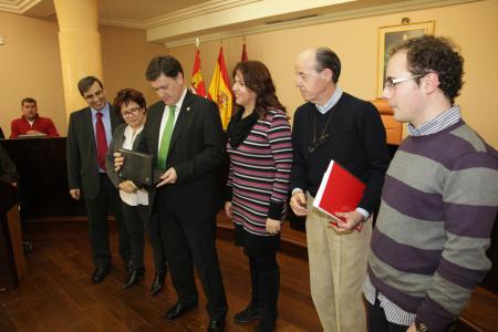 Imagen La Diputación realiza una nueva adjudicación de 22 notebook a alcaldes de la provincia