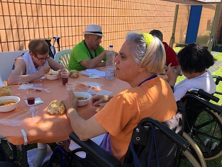Imagen Los residentes del CAPDI Los Juncos de la Diputación celebran su propia judiada con Alimentos de Segovia y 'La cocina del recuerdo'
