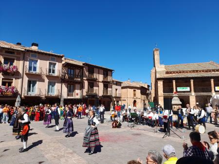 Imagen GRUPO DE DANZAS “CAL Y TOMILLO “ DE VEGAS DE MATUTE